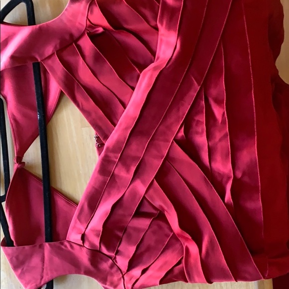 Sleeveless red satin cocktail dess - Picture 5 of 6